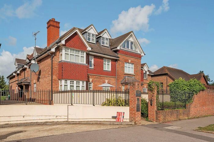 2 Bedroom Apartment To Rent In Shoppenhangers Road, Maidenhead, SL6