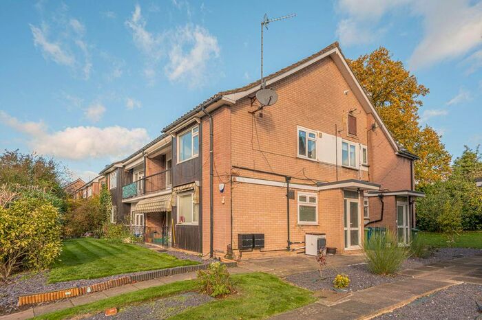 3 Bedroom Maisonette To Rent In Merryfield Gardens, Stanmore, HA7