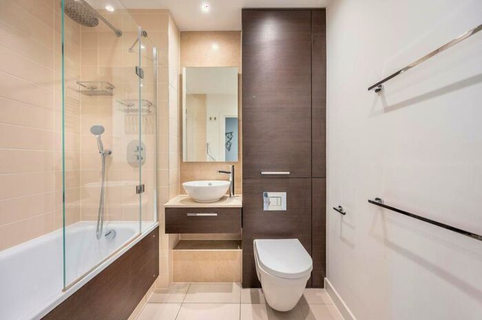 3 Bedroom Flat To Rent In Legacy Tower, Stratford, London, E15