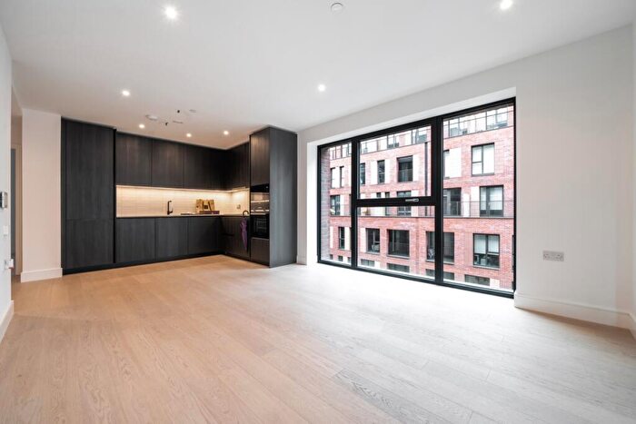 2 Bedroom Flat To Rent In Heygate Street Elephant And Castle, SE17