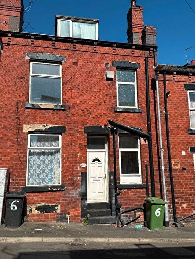 2 Bedroom Terraced House To Rent In Woodview Mount, Leeds, LS11