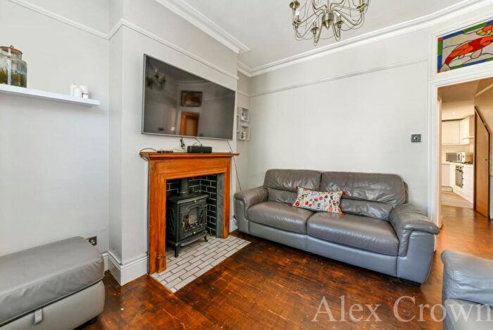 2 Bedroom Flat To Rent In Forest Road, Leytonstone, E11