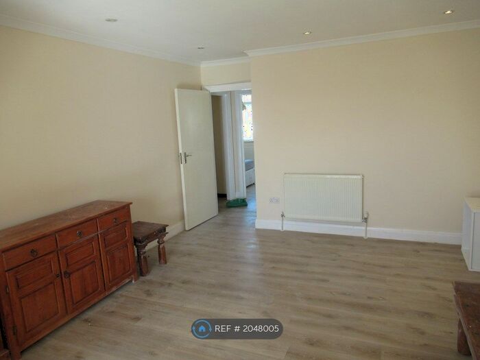 2 Bedroom Flat To Rent In York Street, Twickenham, TW1