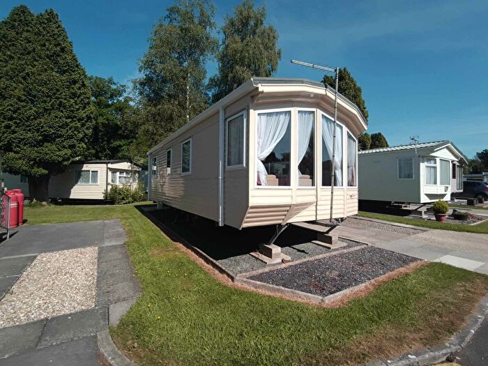 2 Bedroom Mobile/park Home For Sale In Cenarth, Newcastle Emlyn, SA38