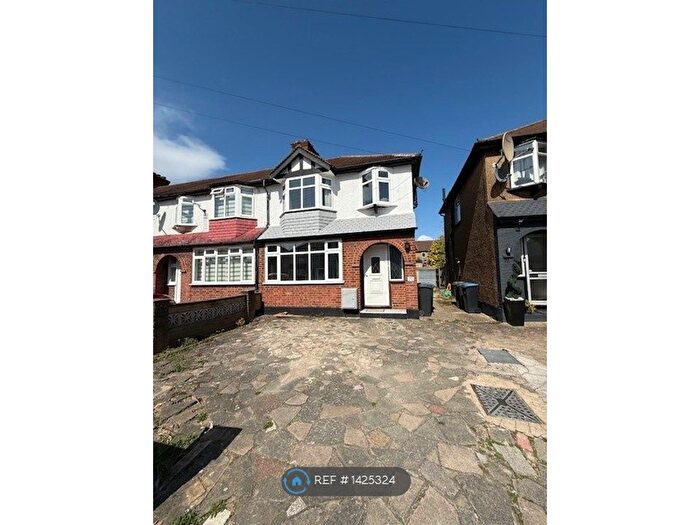3 Bedroom Semi-Detached House To Rent In Carterhatch Road, Enfield, EN3