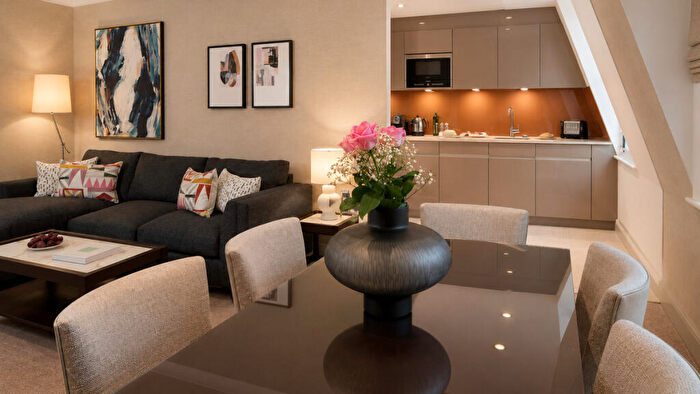2 Bedroom Apartment To Rent In Bow Lane, London, EC4M