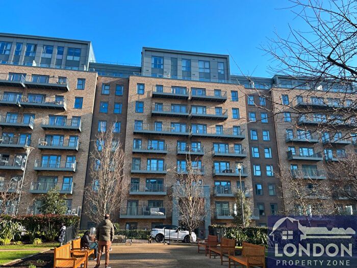 3 Bedroom Flat To Rent In Beaufort Square, Colindale, London, NW9