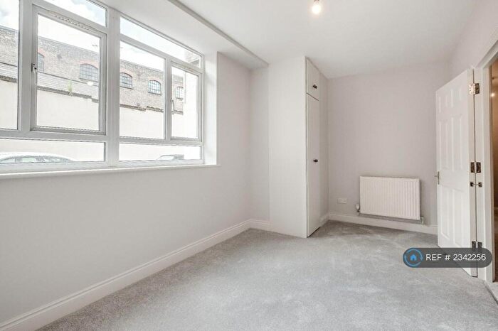 3 Bedroom Flat To Rent In Link House, London, E3