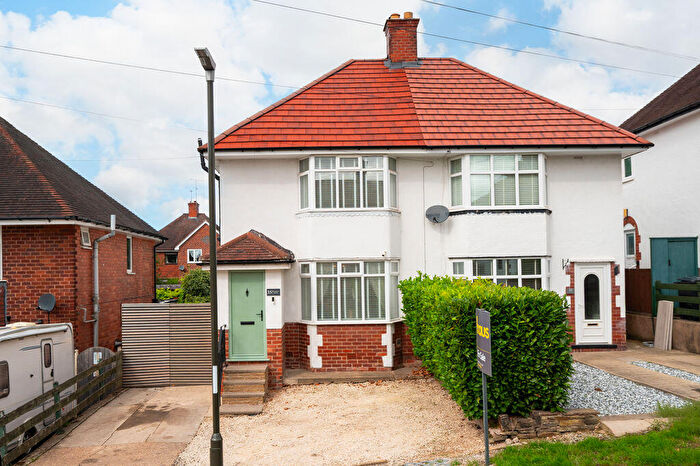3 Bedroom Semi-Detached House For Sale In Brookbank Avenue, Brockwell, Chesterfield, S40