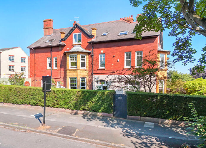 2 Bedroom Flat For Sale In West Avenue, Gosforth, Newcastle Upon Tyne, NE3