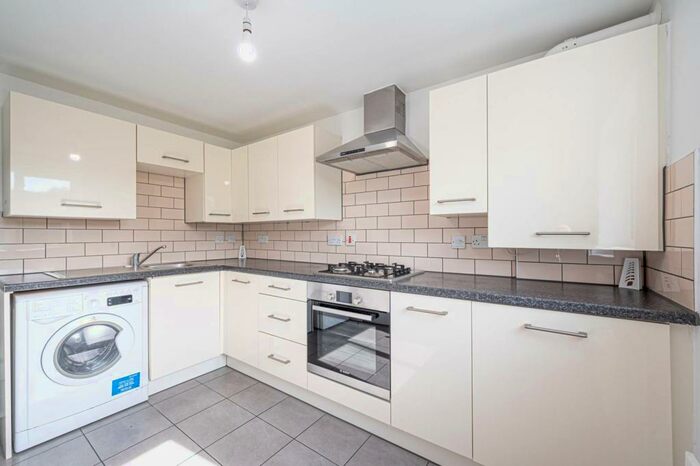2 Bedroom Flat To Rent In Crawford Avenue, Wembley, HA0