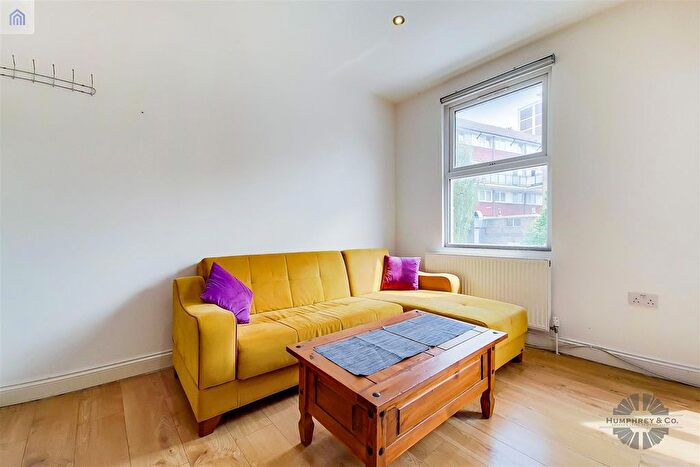 1 Bedroom Flat To Rent In Maybank Road, London, E18