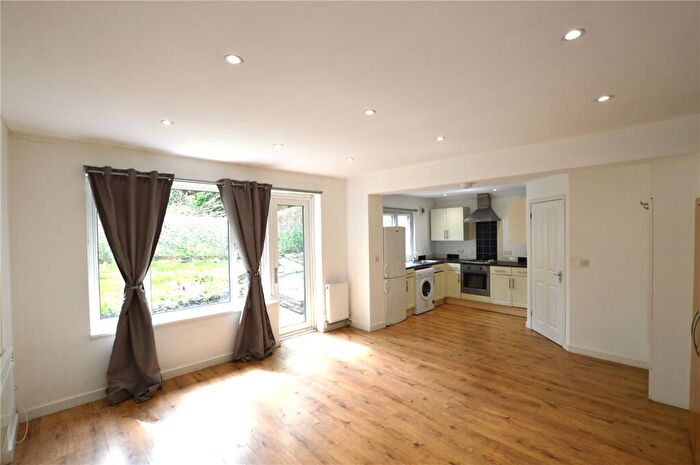 Apartment To Rent In Longton Avenue, London, SE26