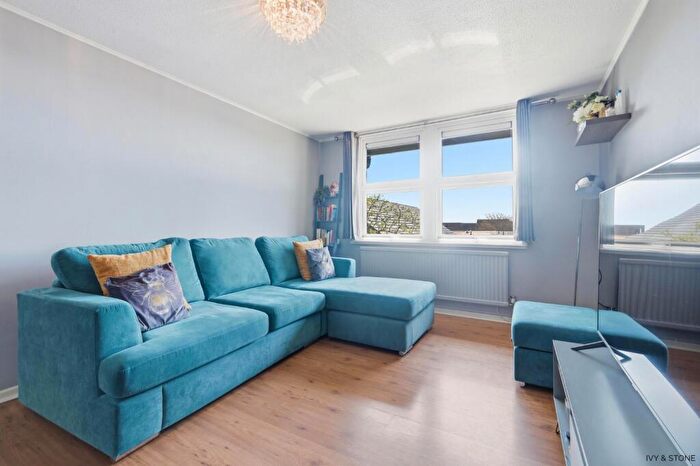 1 Bedroom Apartment For Sale In Andromeda Court, Myrtle Road, Romford, Greater London, RM3