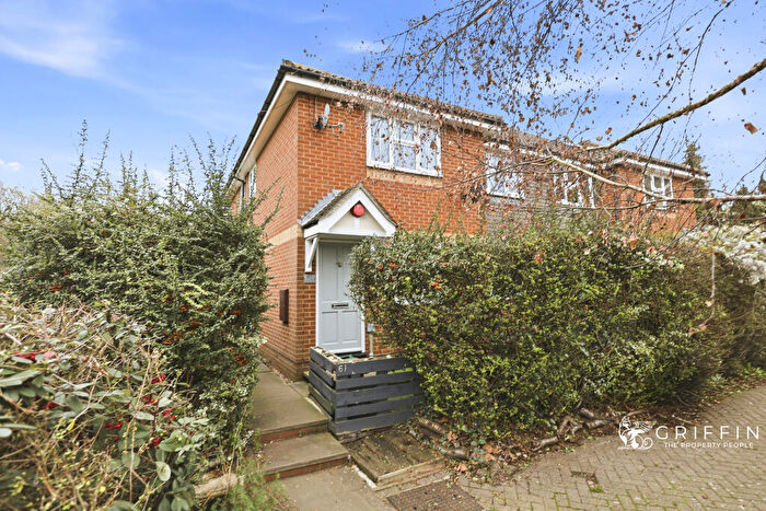 2 Bedroom Maisonette For Sale In Dudley Close, Chafford Hundred, Grays, RM16