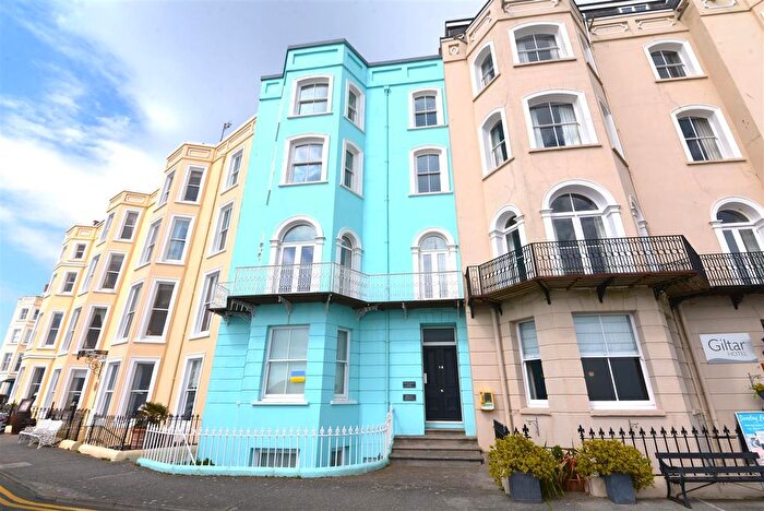 2 Bedroom Flat To Rent In Esplanade, Tenby, SA70