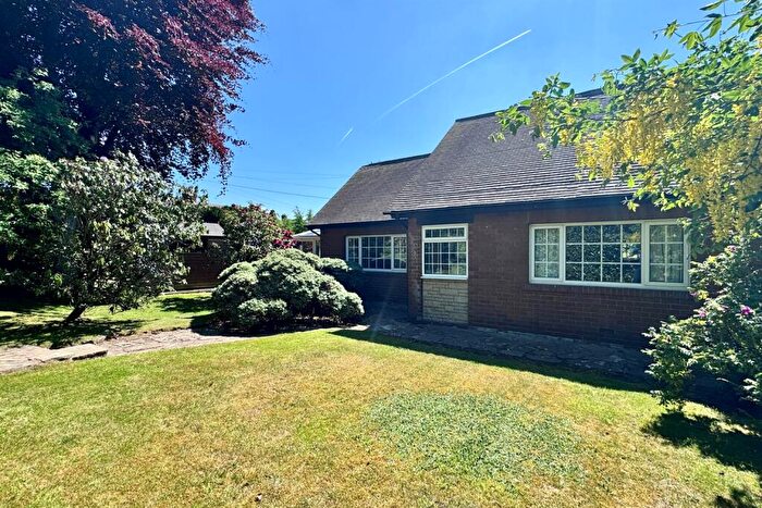 2 Bedroom Semi-Detached Bungalow For Sale In Dinting Road, Glossop, SK13