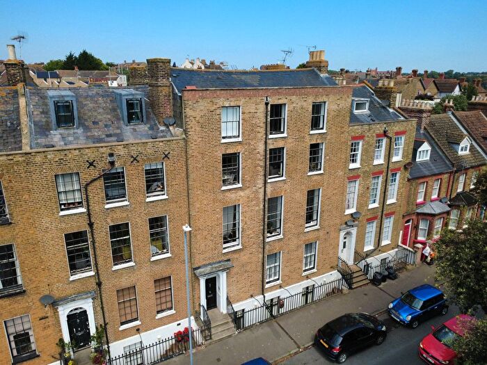 2 Bedroom Flat For Sale In Chatham Place, Ramsgate, CT11