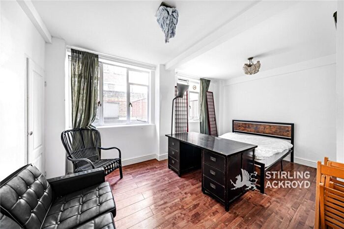 Apartment To Rent In Charterhouse Square, London, EC1M
