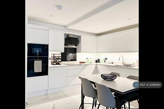 2 Bedroom Flat To Rent In Burlington Road, New Malden, KT3