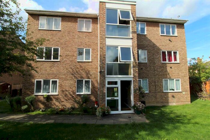 2 Bedroom Apartment To Rent In Jengar Close, Sutton, SM1