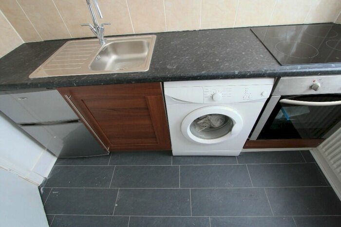 Studio To Rent In Merham Rd, Thornton Heath, CR7