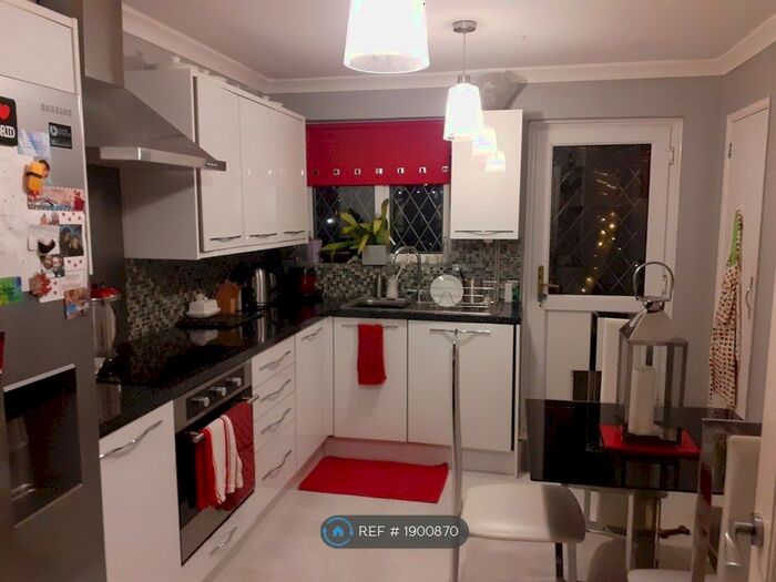 2 Bedroom Semi-Detached House To Rent In Rochester, Rochester, ME1