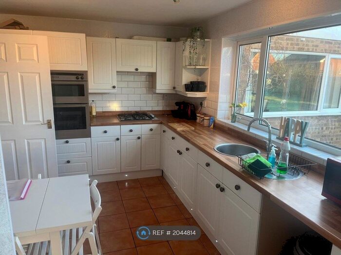 6 Bedroom Detached House To Rent In Barrowby Road, Grantham, NG31