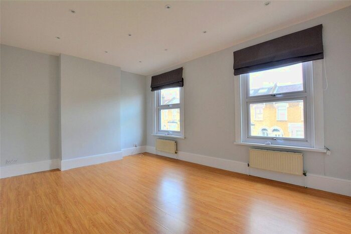 2 Bedroom Flat To Rent In Foxberry Road, London, SE4