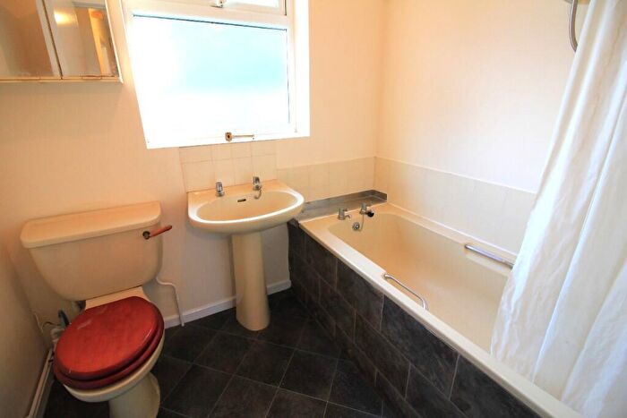 2 Bedroom Detached Bungalow To Rent In Holt Road, NR10