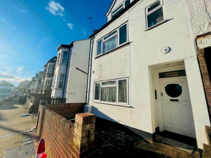 1 Bedroom Flat To Rent In Clarendon Road, Luton, LU2