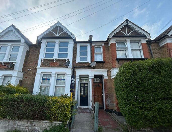 2 Bedroom Flat For Sale In Laleham Road, London, SE6