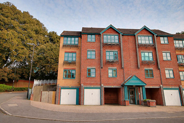 2 Bedroom Flat For Sale In Bitterne Park! Multi-aspect Lounge/diner! Garage!, SO18