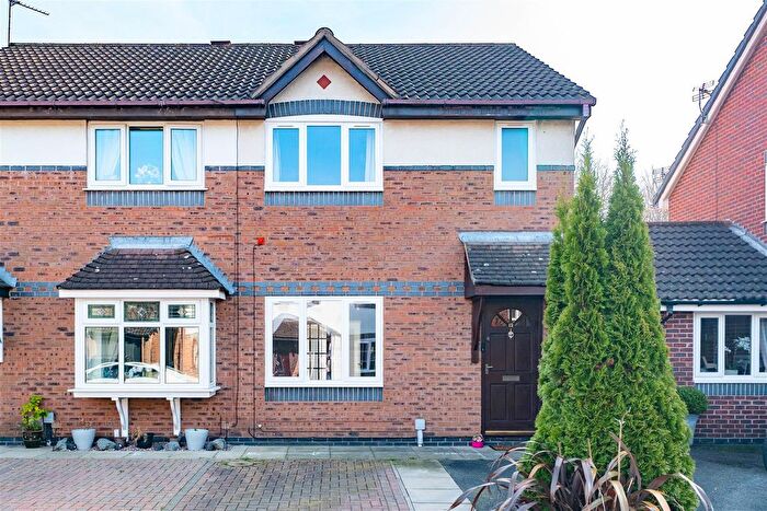 3 Bedroom Semi Detached House For Sale In Bluebell Wood, Leyland, PR25