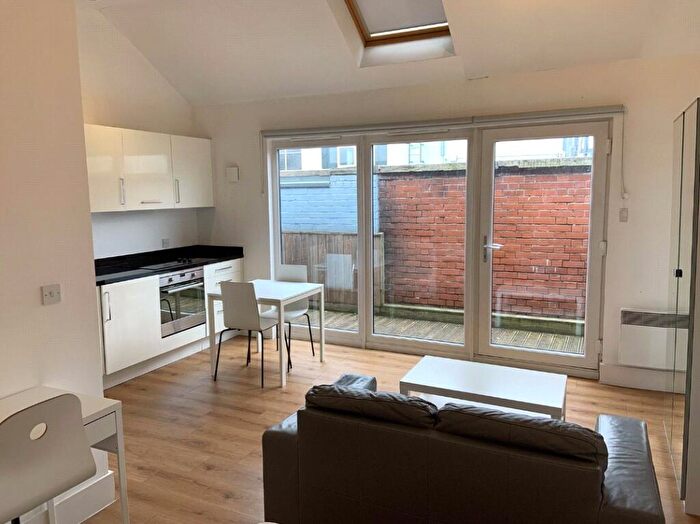 Flat To Rent In Town Hall, Bexley Square, Salford, Manchester, M3