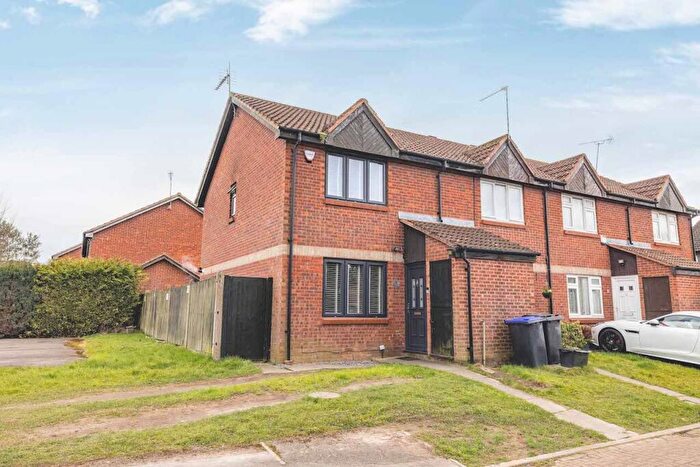 2 Bedroom End Of Terrace House For Sale In Thorn Drive, George Green, SL3