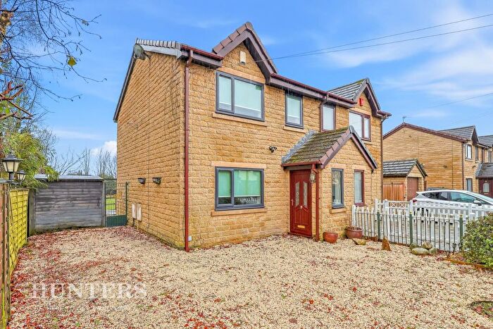 3 Bedroom Semi Detached House For Sale In Summerfield View, Oldham, OL8