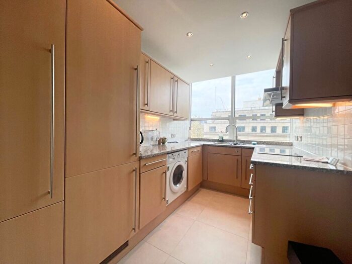 2 Bedroom Apartment To Rent In Marathon House -, P19