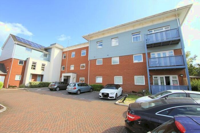 1 Bedroom Flat To Rent In Crest House, Wraysbury Drive, West Drayton, UB7