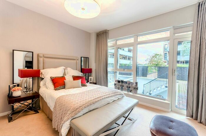 3 Bedroom Property To Rent In Palmerston Road, Acton, London, W3