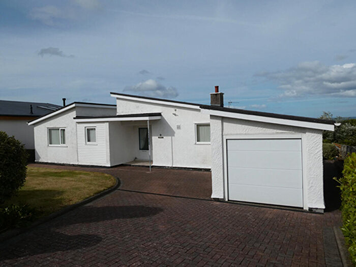 4 Bedroom Detached Bungalow For Sale In Bay View Road, Benllech, LL74