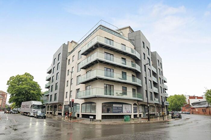 1 Bedroom Flat For Sale In Royal Crescent Road, Royal Crescent Apartments, SO14