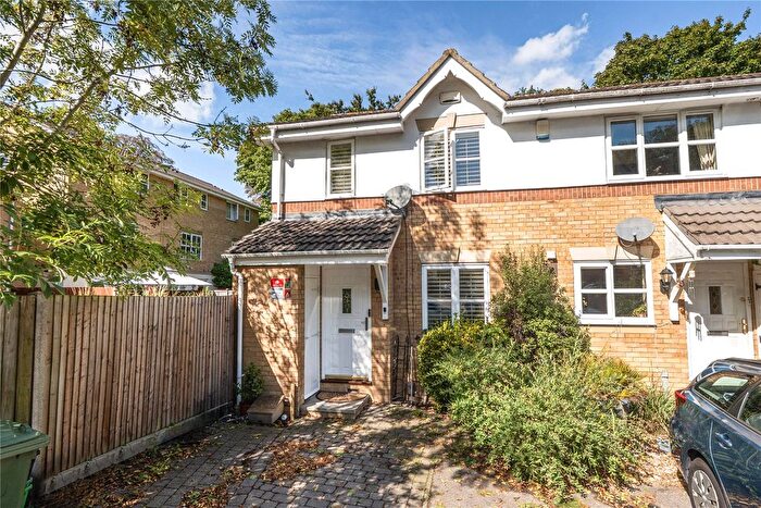 3 Bedroom End Of Terrace House For Sale In Helegan Close, Orpington, BR6