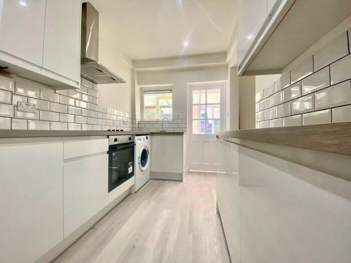 3 Bedroom House To Rent In Springfield Park Avenue, Chelmsford, CM2