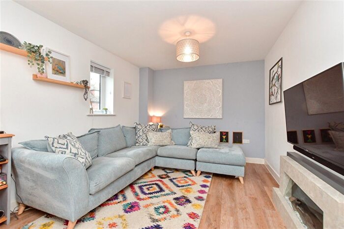 3 Bedroom Semi-detached House For Sale In Weaver Avenue, Faversham, Kent, ME13