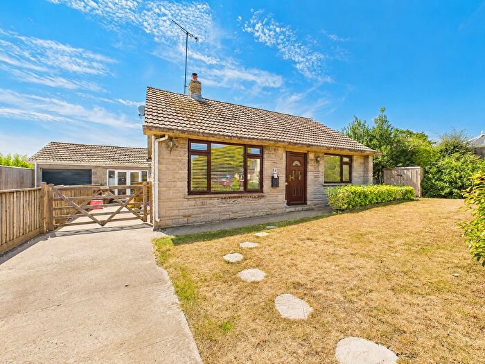 2 Bedroom Bungalow For Sale In Portland Road, Langport, TA10