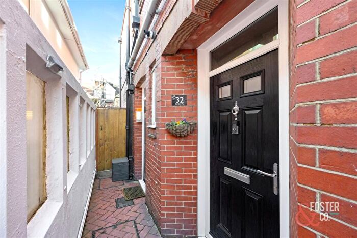 2 Bedroom Flat For Sale In Montefiore Road, Hove, BN3