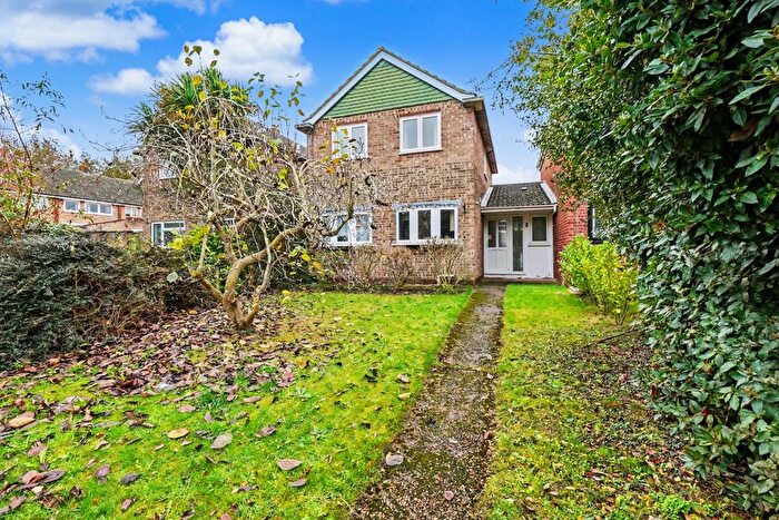 4 Bedroom Link Detached House For Sale In Smarden Walk, Rainham, ME8