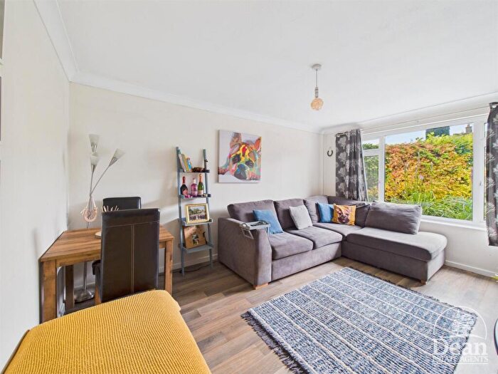 2 Bedroom Detached Bungalow For Sale In Oakhill Road, Mitcheldean, GL17