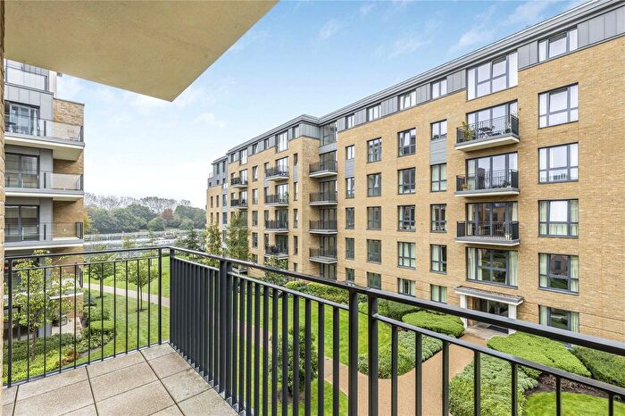 3 Bedroom Flat To Rent In Pinewood Gardens, Teddington, TW11